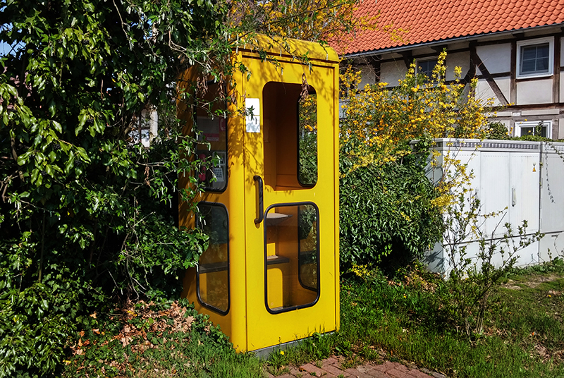 Verwilderte Telefonzelle im Landkreis Peine. Foto: rottenplaces Archivfoto