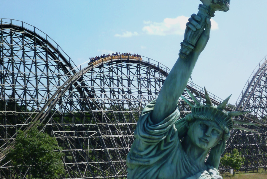 Achterbahn Colossos, Ansicht bis 2015. Auf dem Areal befindet sich ein Lost Place. Foto: YanCoasterman/CC BY-SA 3.0